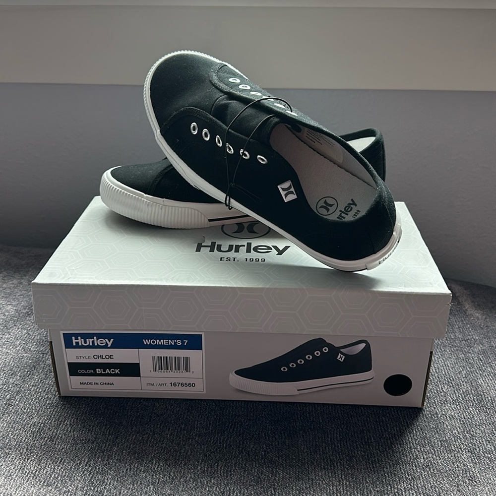 Black Hurley size 8 women’s Chloe shoes